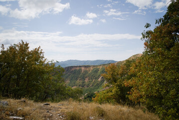 Montagne viste dal sentiero per l'arco di Fondarca nelle Marche