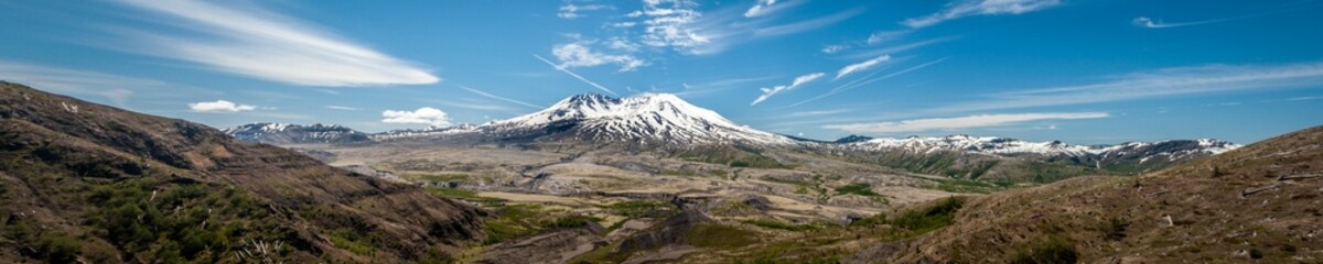 Panoramic view on Mt. St. Helens in Washington