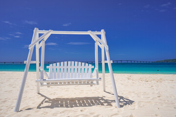 宮古島　与那覇前浜ビーチの白いベンチ①