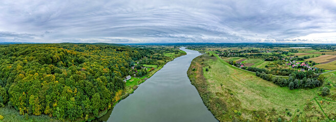 rzeka Wisła w Polsce w okolicach Oświęcimia, panorama jesienią z lotu ptaka - obrazy, fototapety, plakaty