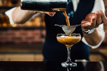 close up of barman preparing espresso martini cocktail - obrazy, fototapety, plakaty