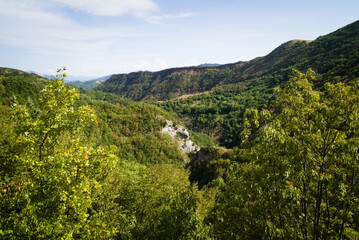 Vista lungo il sentiero da Pieia all'arco di Fondarca nelle Marche