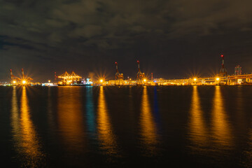 Fototapeta na wymiar 港大橋の夜景