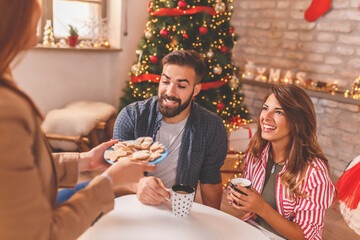 Couple soending Christmas day with friends at home