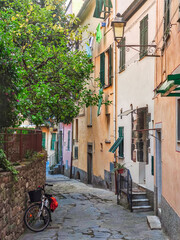 Obraz na płótnie Canvas Ligurian village road with bicycle