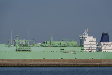 Obraz premium LNG TANKER - The ship with a load of gas goes to port in Swinoujscie