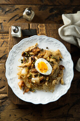 Stir fry noodles with egg