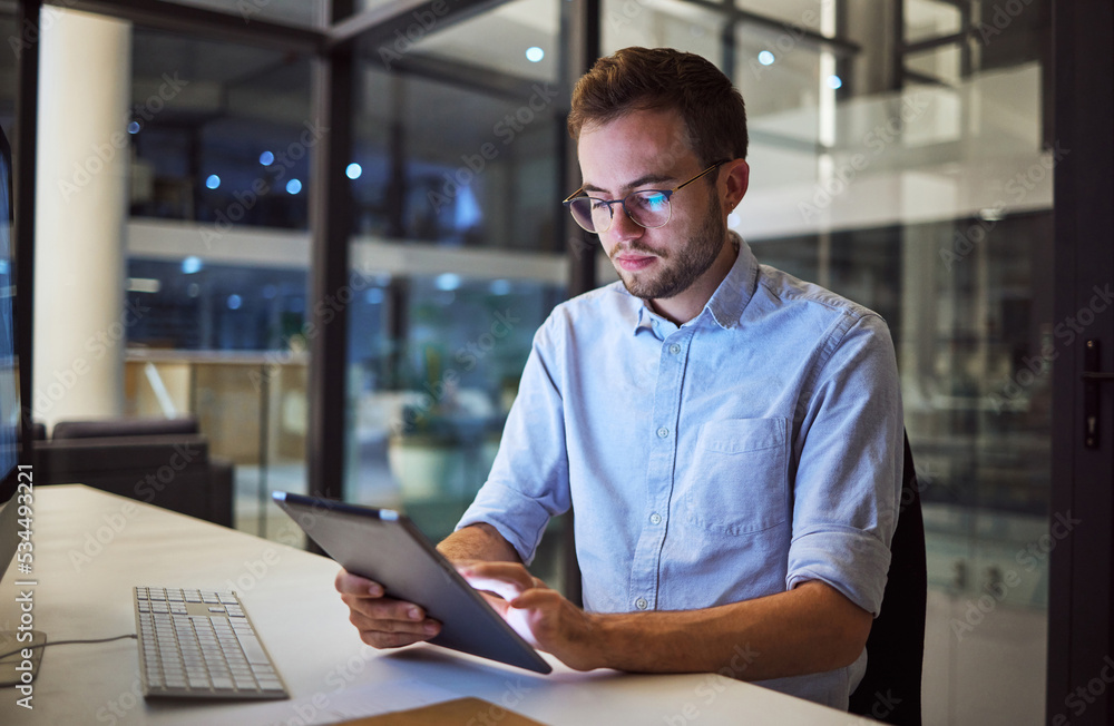 Aufkleber business tablet, internet research and businessman working online with digital tech in a dark office