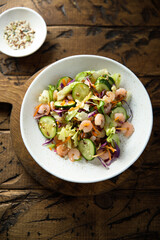 Green salad with shrimps and seeds