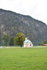Fototapeta na wymiar Alpen-Kirche-See-Achensee
