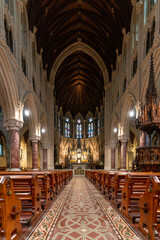 Obraz premium vertical view of the central nave and altar inside the Cobh Cathedral