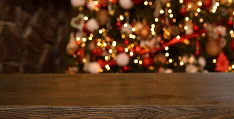 Fototapeta na wymiar Christmas background. Empty wooden table on the background of the Christmas tree and New Year's bokeh.Ready for product montage. Banner.. Mockup.