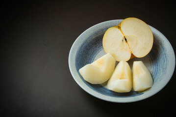 趣向を凝らして並べて、様々な角度から撮影した美味しそうな梨