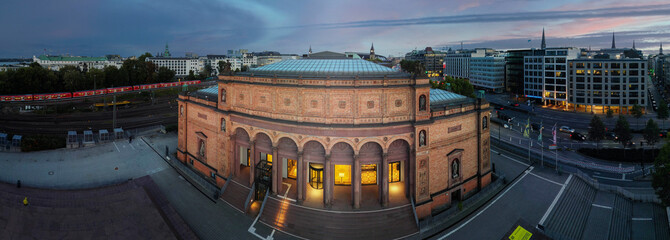 Kunsthalle hamburg at night , from above 