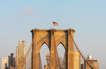 Fototapeta premium View of the piers of the Brooklyn Bridge and the skyscrapers of lower Manhattan