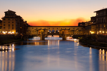 Fototapeta na wymiar Ponte Vecchio at sunset