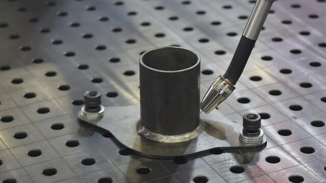 Metal Pipe Automatic Welding Process Robot Arm Work Table