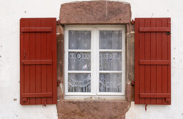 Espelette village au Pays Basque avec ses piments rouges et ses maisons traditionnelles