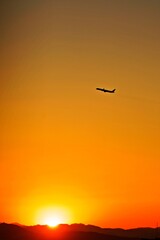 Passagierflugzeug am Himmel