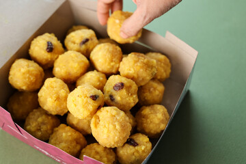 Many Motichoor Ladoo Rava Laddu Kesar besan boondi laddu Semolina Indian sweet dish mithai Diwali Dussehra Holi Ram Navmi Ganesh chaturthi Durga Pooja festival dessert snack Kerala Mumbai India Sri La