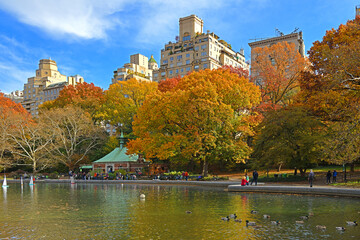 Conservatory Water, ornamental pond, also known as Model Boat Pond, where children and hobbyists launch and race miniature sailboats and yachts, and ducks swim
