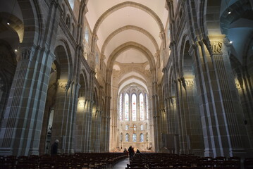 Fototapeta na wymiar Nef de la cathédrale d'Autun en Bourgogne. France
