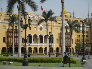 Fototapeta premium Plaza Mayor de Lima (Perú) con el Palacio Municipal en el fondo.
