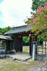 木下利玄生家 門