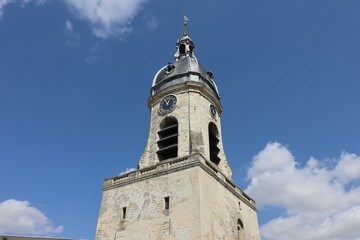 Fototapeta na wymiar Le beffroi, tour de l'horloge, ville de Amiens, département de la Somme, France