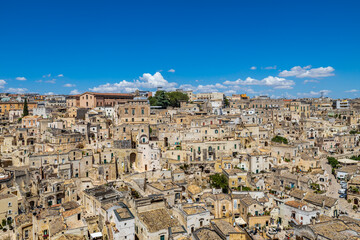 Obraz premium Blick über den Sasso Barisano von der Piazza Duomo in der Altstadt von Matera in der Basilikata in Süditalien