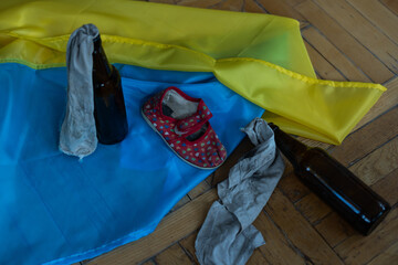 children's shoes and the flag of Ukraine, the war