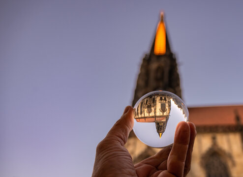 M&uuml;nster Lambertikirche mit leuchtender Himmelsleiter in Glaskugel