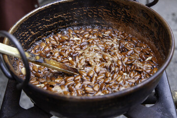 Making caramelized almonds