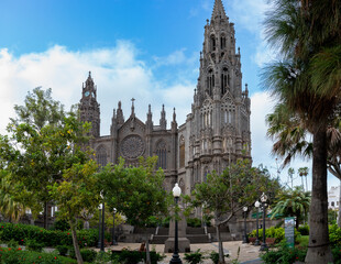 Obraz premium cityscape. view of the church San Juan Bautista de Arucas. Gran Canaria. Spain 