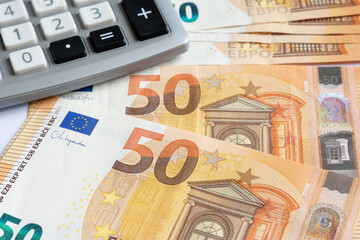 Deux billets de 50 euros.