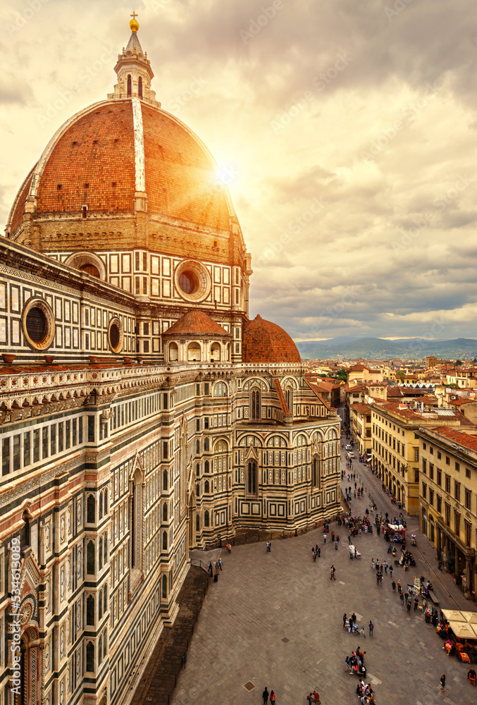 Wall mural Florence in summer, Italy, Europe. Vertical sunny view of Duomo