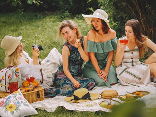 picnic girlfriends