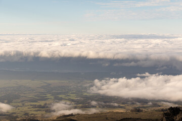 Fototapeta premium Clouds Over the Coast of Maui