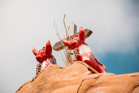 Toritos en los techos de cusco, tejados