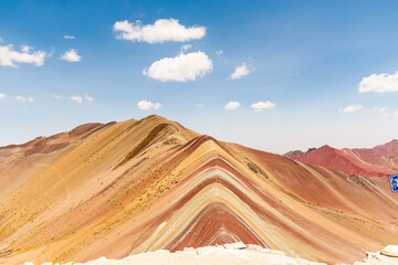 Naklejka na ściany i meble Montaña 7 colores Perú