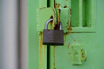 しっかりとロックされた鍵
