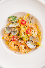 Spaghetti vongole with sauce and parmesan