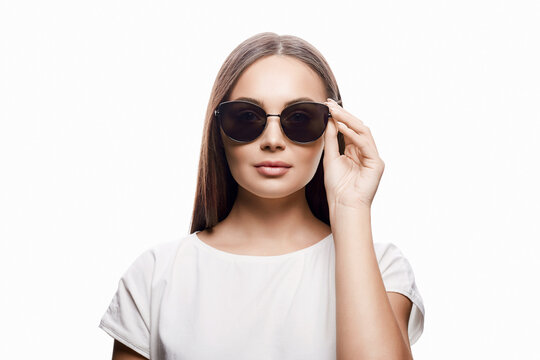 fashion portrait of Beautiful woman in sunglasses