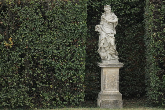 Sandstein-Hera im S&auml;chsischen Versailles