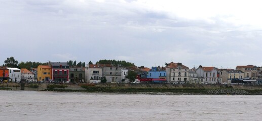 Ancien village de pêcheurs de Trentemoult vue de la Loire en Bretagne Loire Atlantique France
