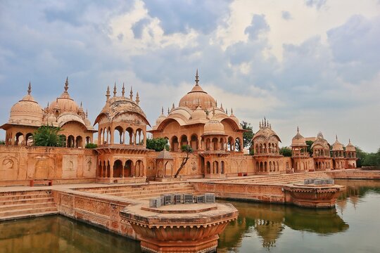 Tourism place named kusum sarovar govardhan, mathura uttarpradesh, fort 