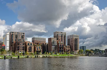 Crédence de cuisine en verre imprimé Rotterdam Rotterdam, The Netherlands, September 28, 2022: recently completed Little C neighbourhood and adjacent park under a sky with dramatic clouds