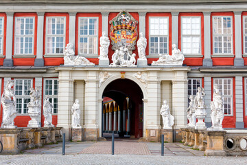Tor mit Skulpturen, Fürstliches Residenzschloss, Wolfenbüttel, Niedersachsen, Welfenschloß