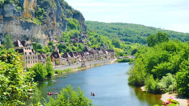 Canoe on Dordogne river- tourism in France (La Roque-Gageac)