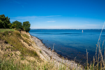 Brodtener Steilküste mit Segelboot 2